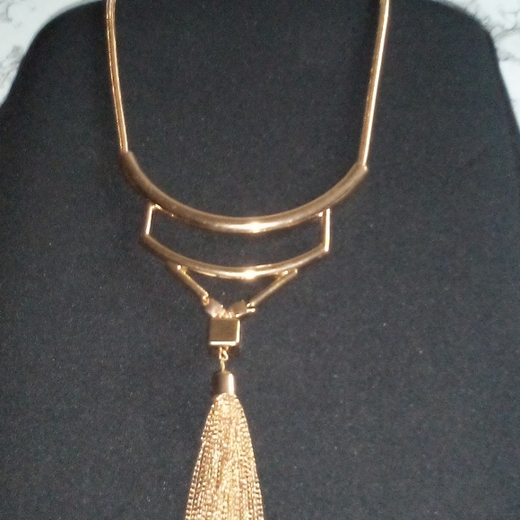 Beautiful Vintage Gold Tone Statement Necklace with Tassel - Picture 10 of 11